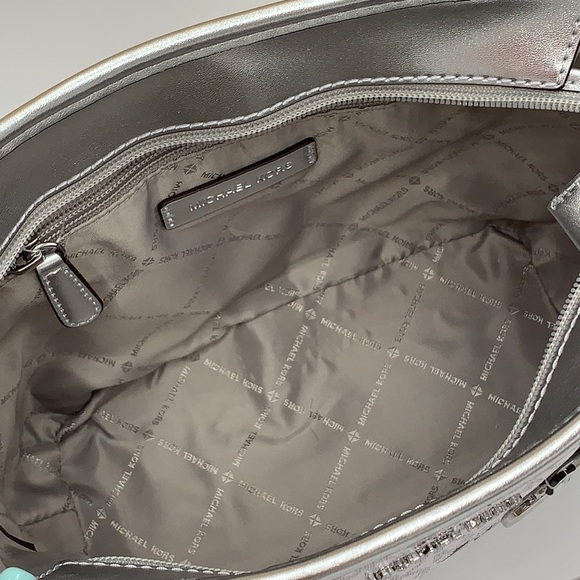 Michael Kors Jet Set Girls Print White Signature XS Carryall Top Zip Tote - Picture 15 of 16